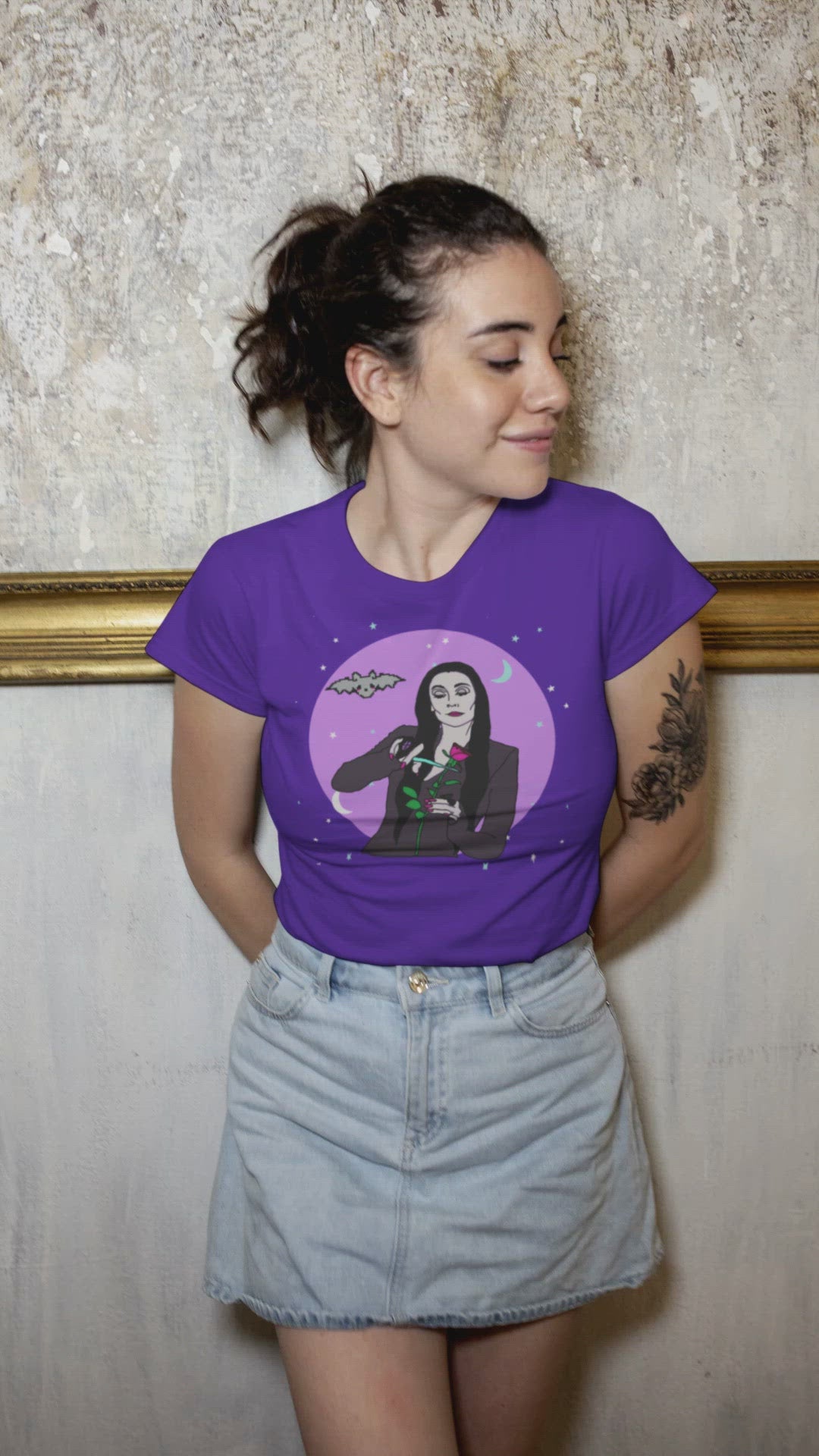 Morticia Loves Roses Retro Unisex T-Shirt