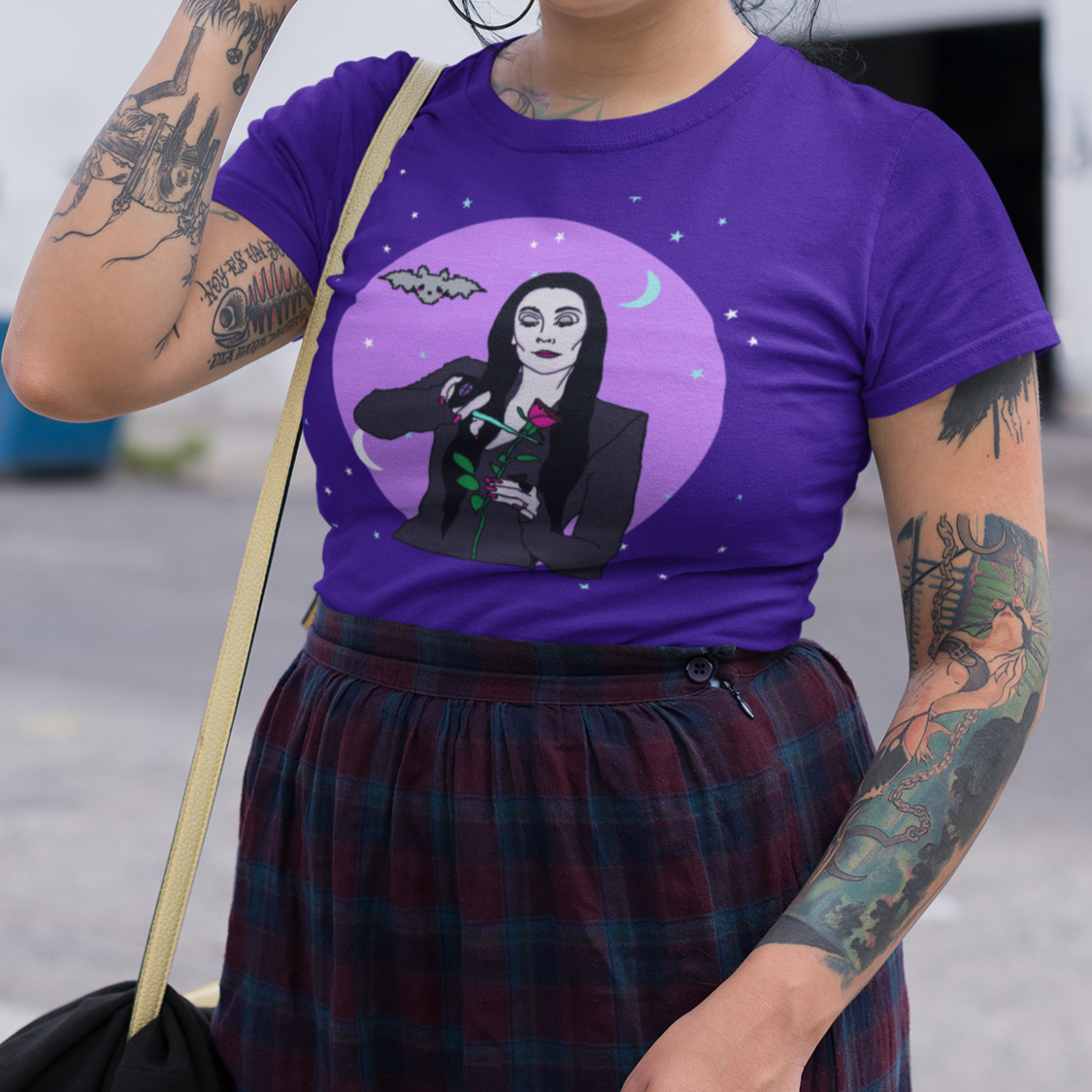 Morticia Loves Roses Retro Unisex T-Shirt